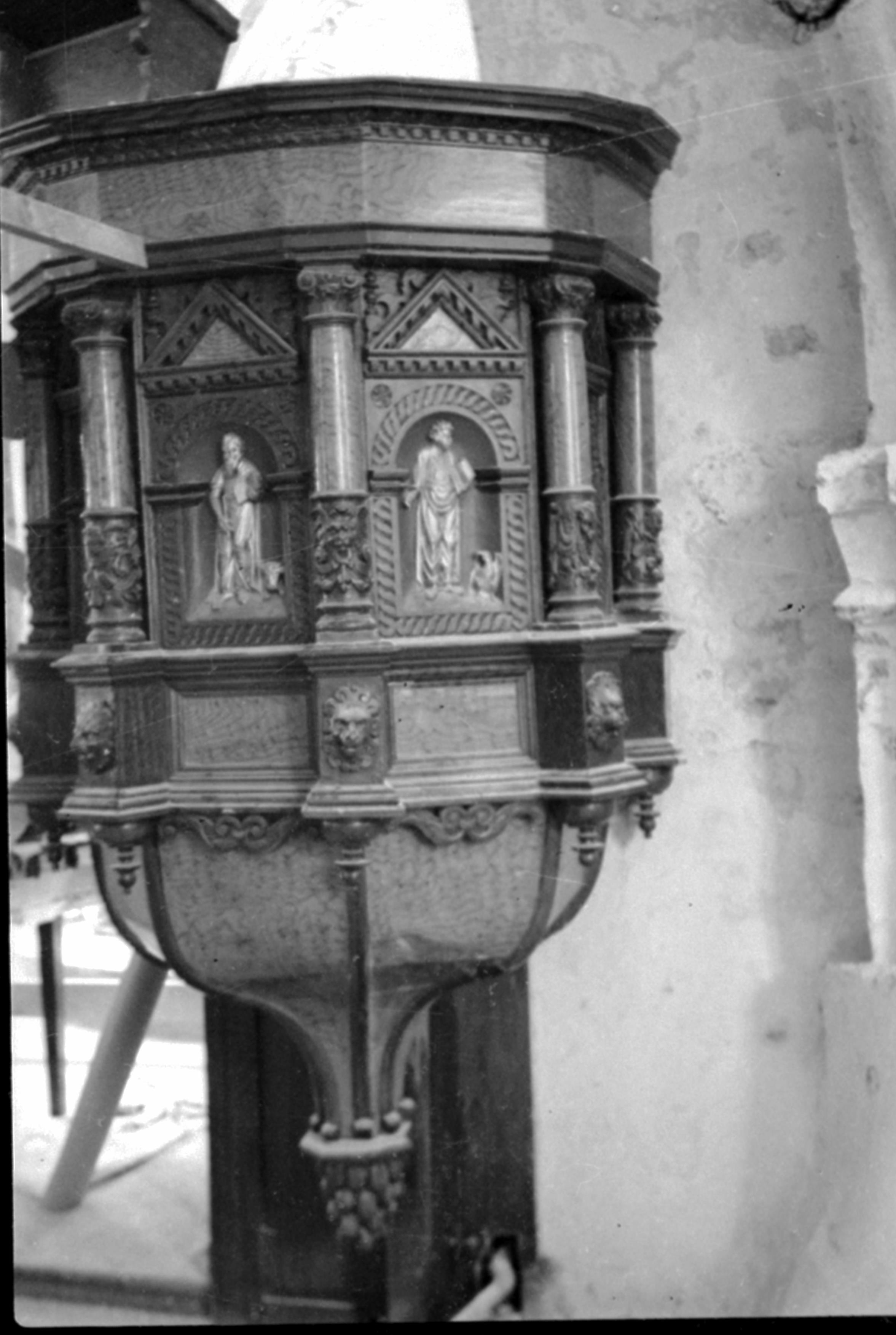 Osvald Owald, Skivarp, Sankt Laurentius kyrka
