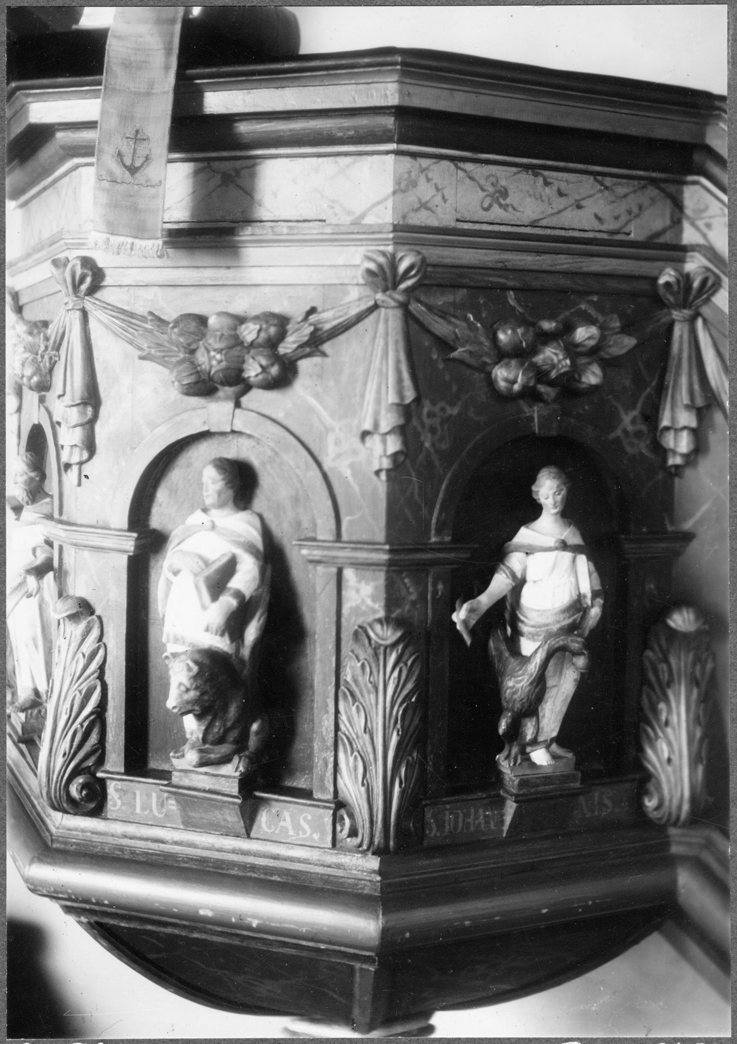 Nils Åzelius, Almby kyrka