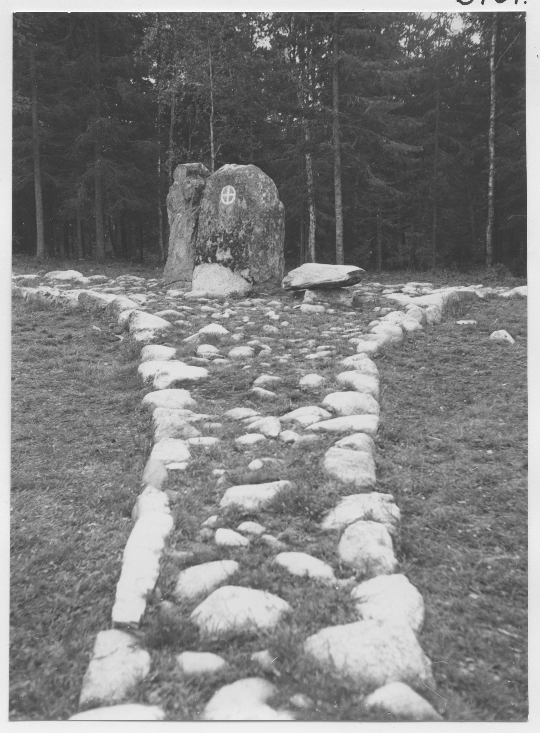 Mårten Sjöbeck, Fagertofta, gravfält från järnåldern med treuddig stensättning
