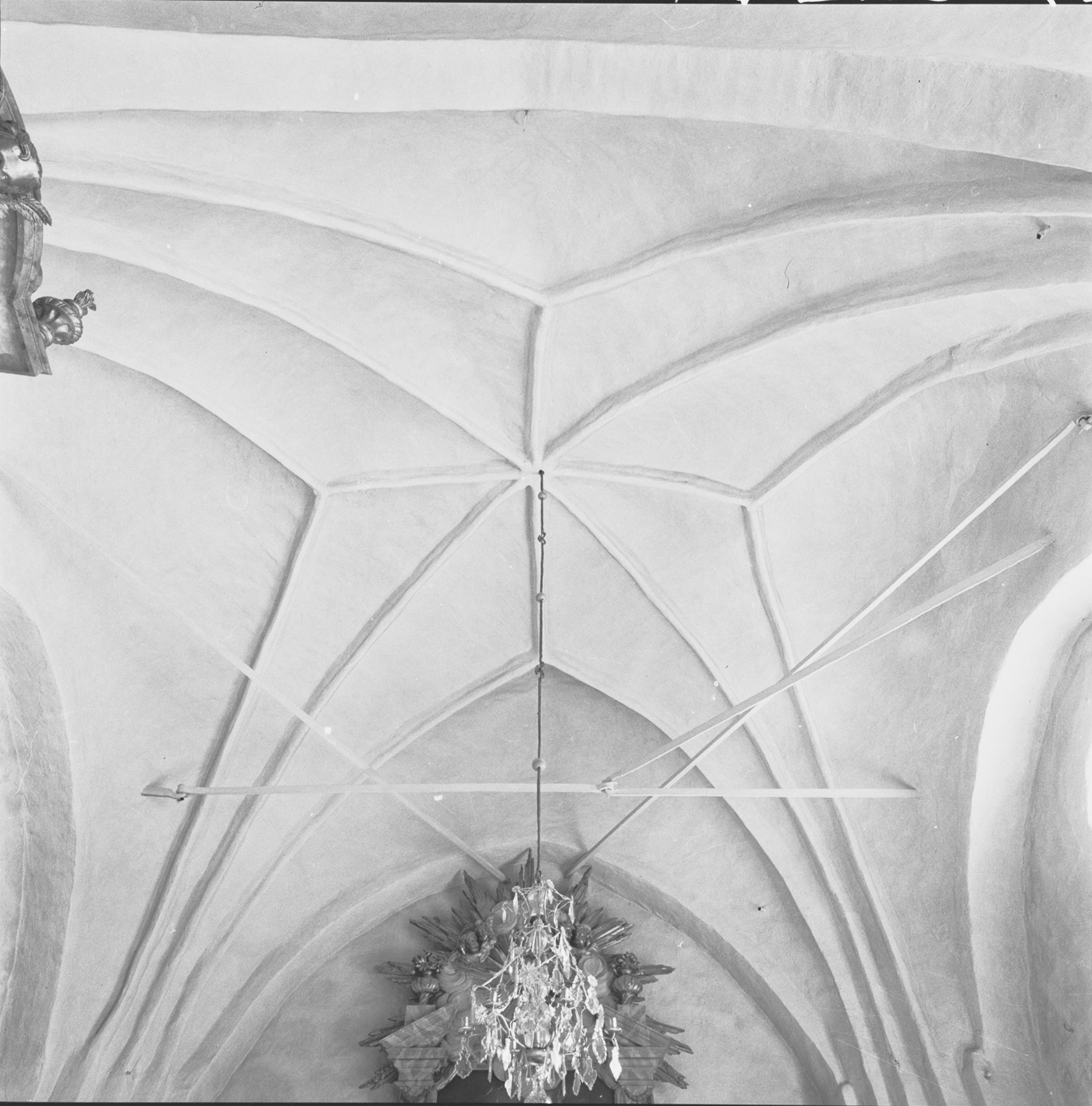 Nils Lagergren, Husby-Sjuhundra kyrka