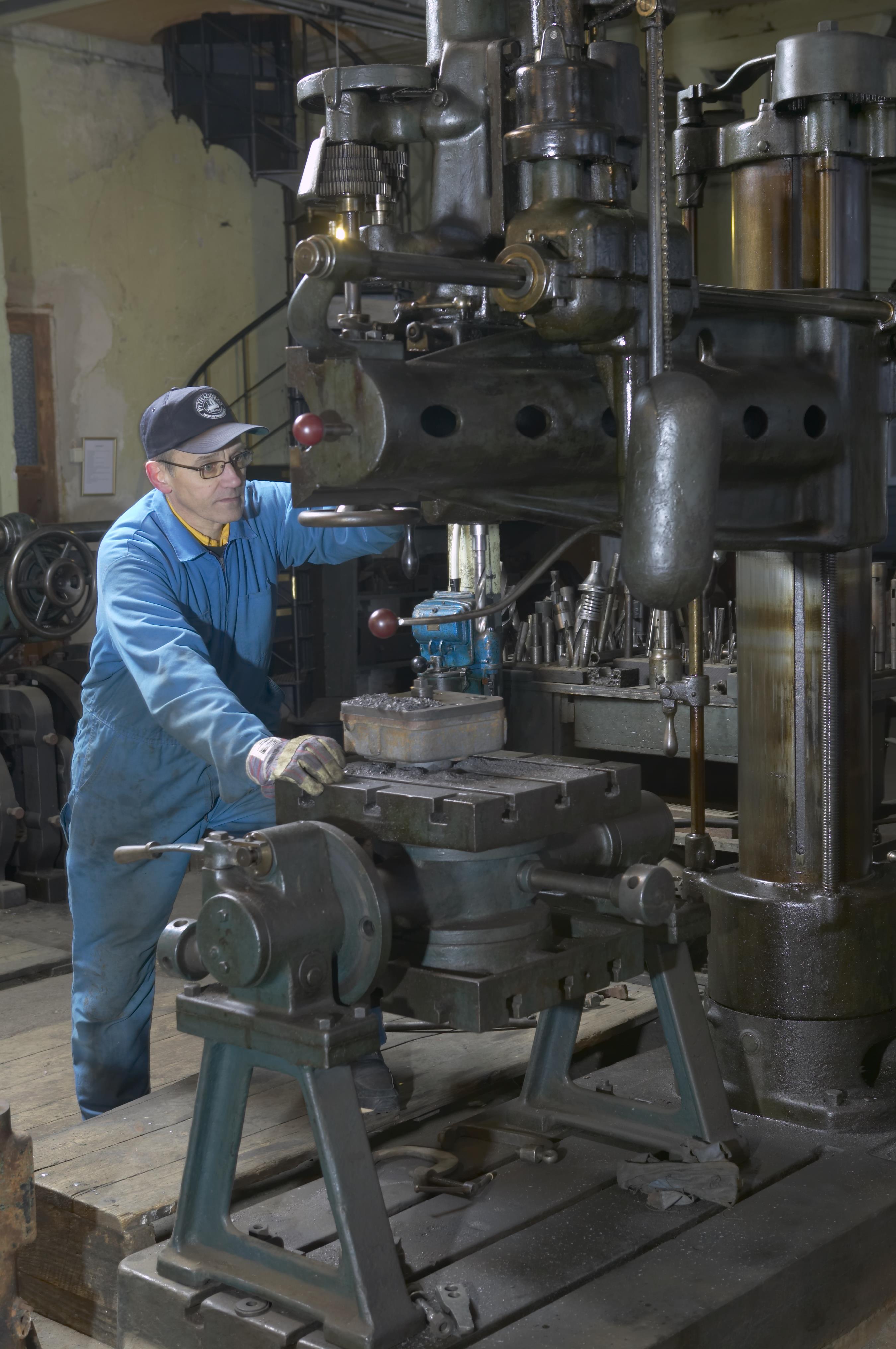 Bengt A Lundberg, Pythagoras motorfabrik