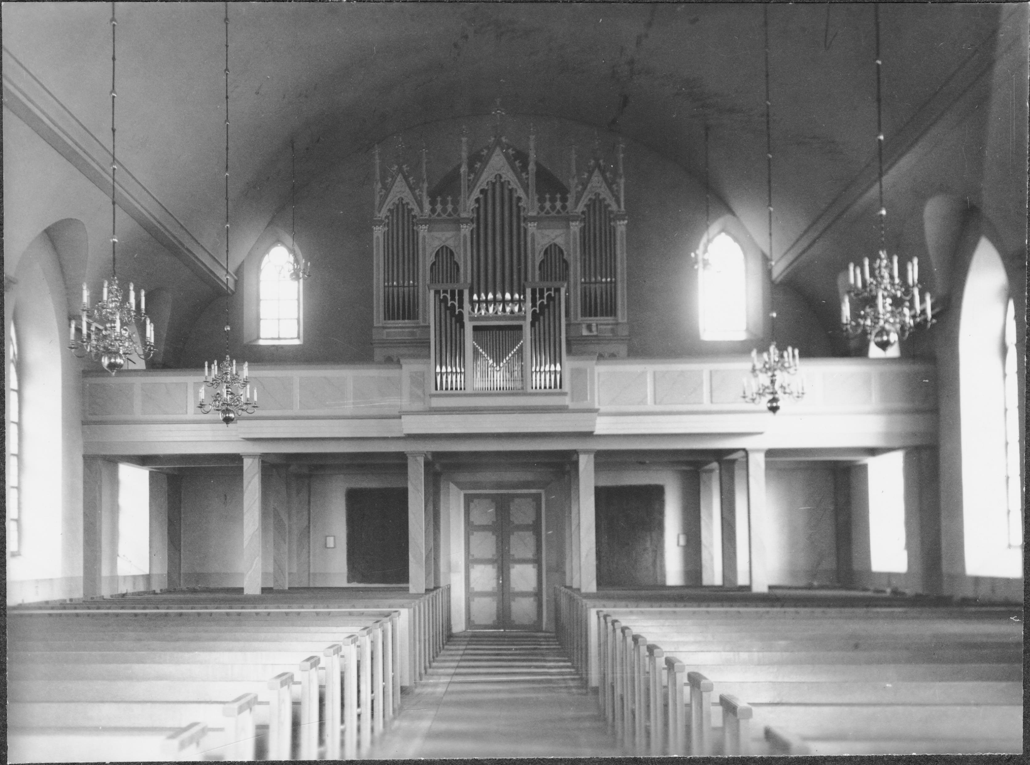 Adolf Niklasson, Vara kyrka