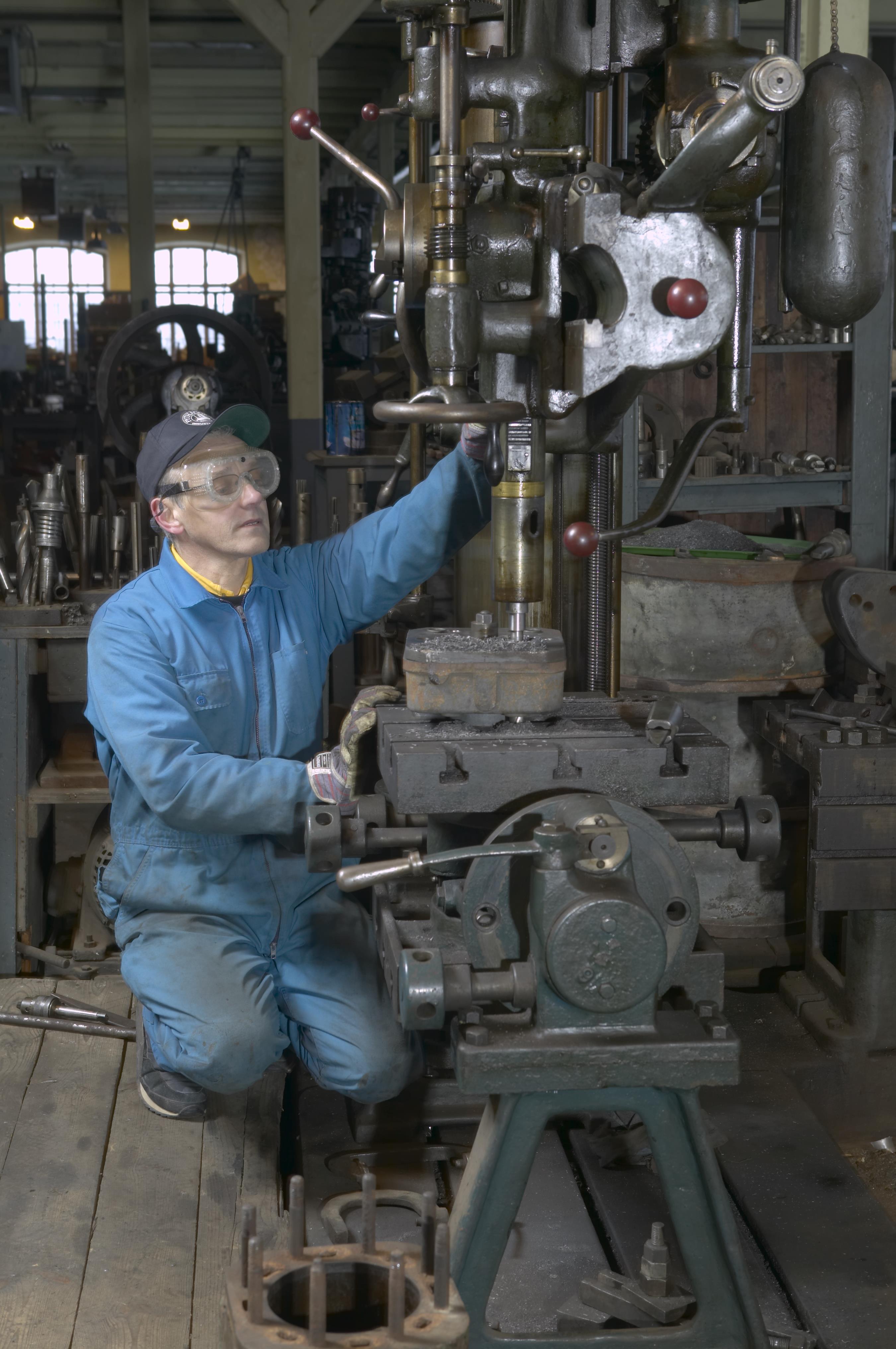 Bengt A Lundberg, Pythagoras motorfabrik