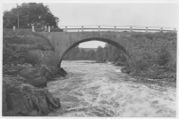Stenbro över vattendraget mellan Kankesjön och Lagan