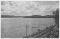 Västra stambanan vid sjön Sävelången