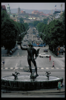 Götaplatsen på Kungsportsavenyn, med Carl Milles staty Poseidon i förgrunden. Göteborg