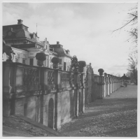 Drottningholms slott, terassmurens fasad mot trädgården