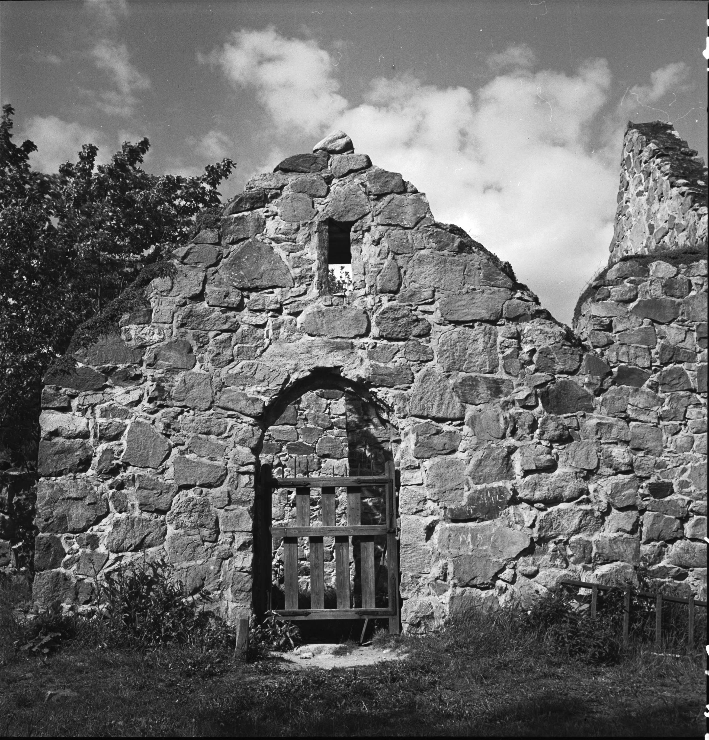 Iwar Anderson, Mariefred, Kärnbo kyrkoruin