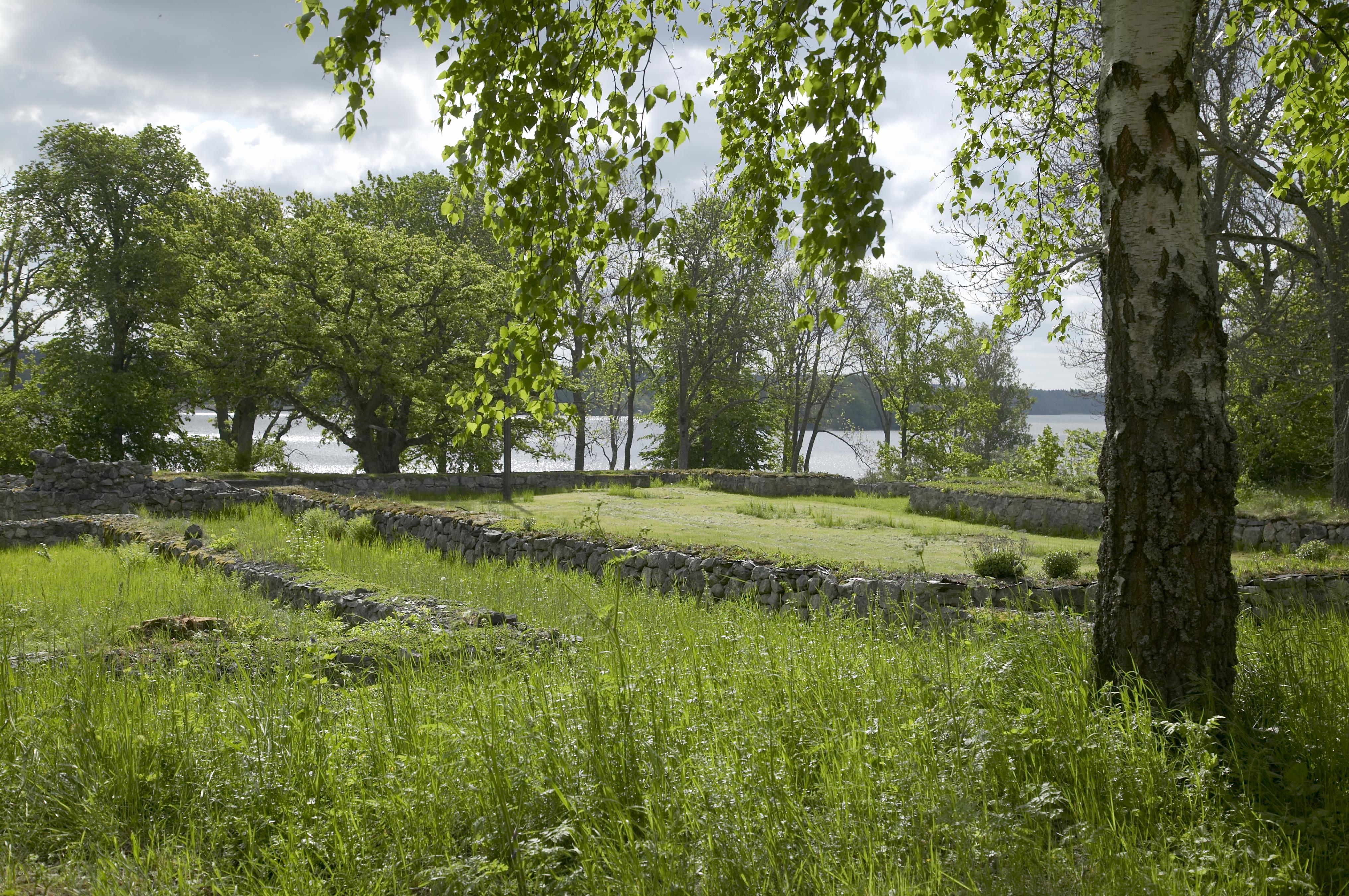 Bengt A Lundberg, Vårfruberga klosterruin