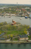 Kastellholmen i Saltsjön. Vid bildens mitt Kastellet