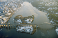  Årstabron över Årsta holmar i Årstaviken.