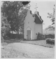 Österlövsta kyrka, kyrkogårdsport