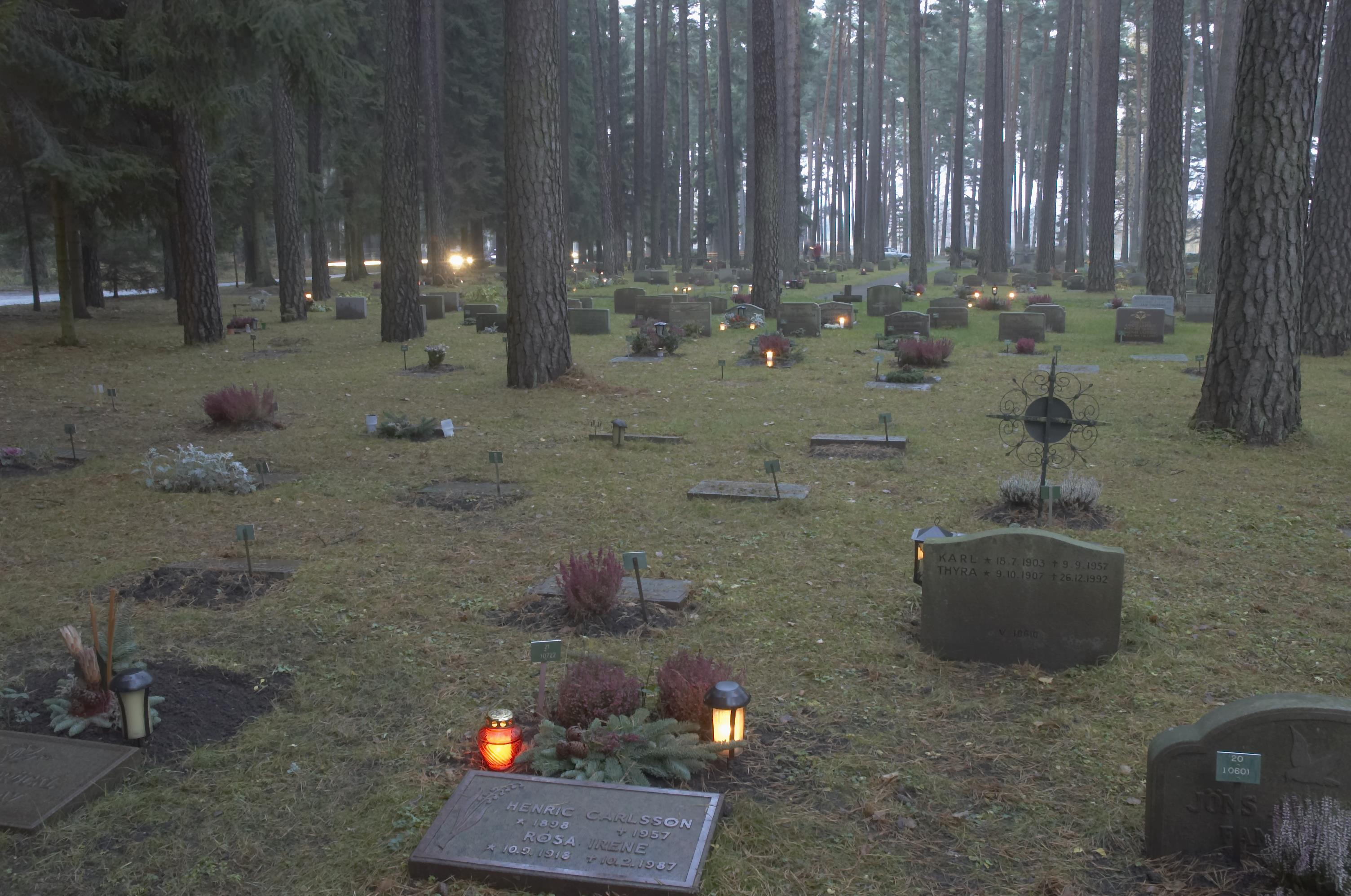 Bengt A Lundberg, Skogskyrkogården