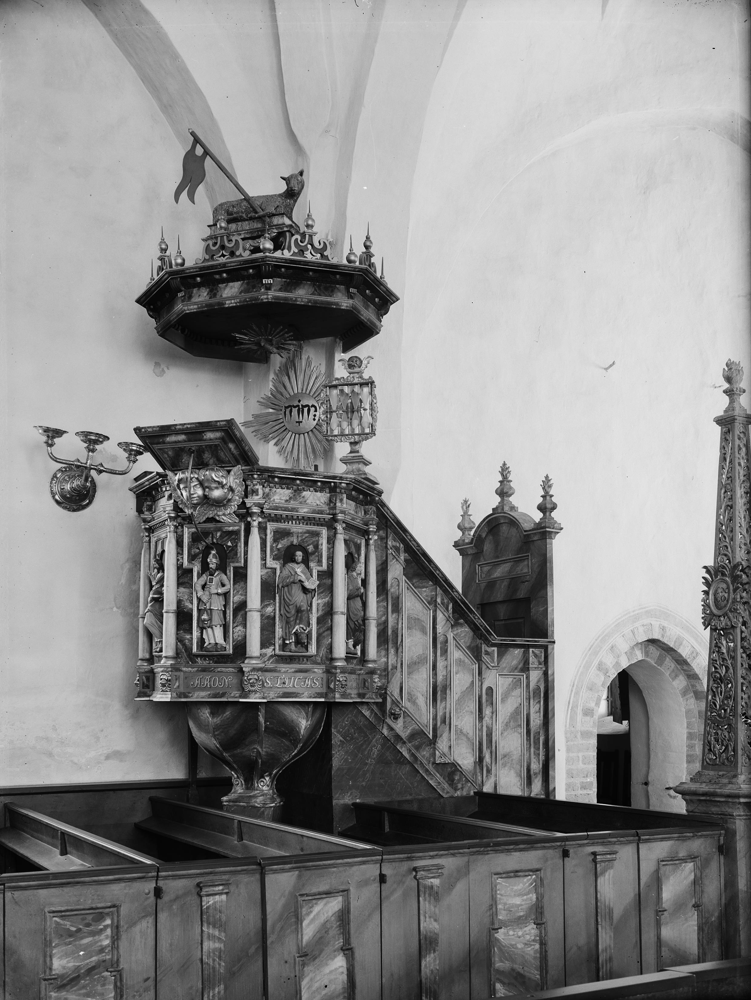 Nils Åzelius, Frötuna kyrka