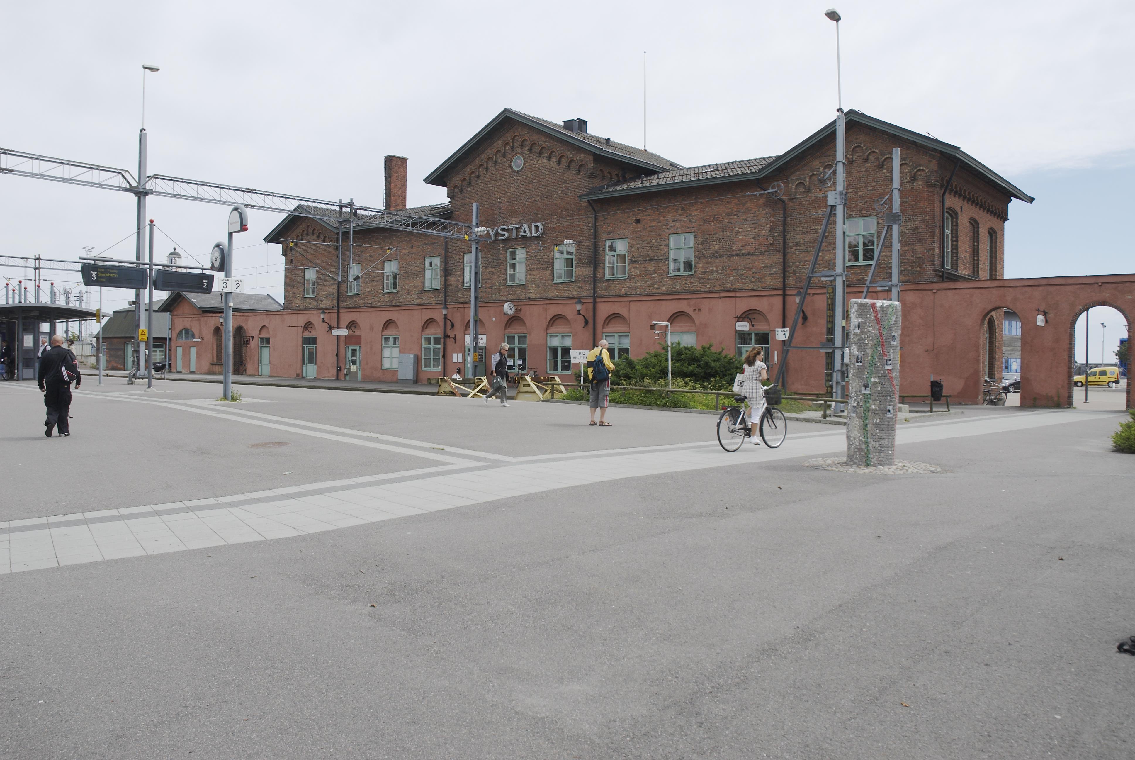 Bengt A Lundberg, Ystads station