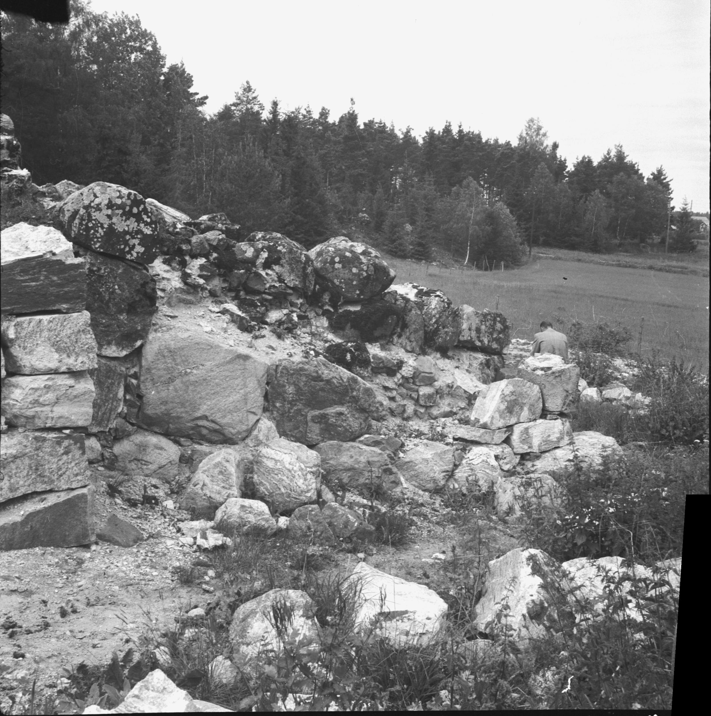 Erik Lundberg, Hölö, Överhölö kyrkoruin