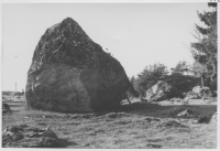 Balingsta socken, flyttblock på betesmark