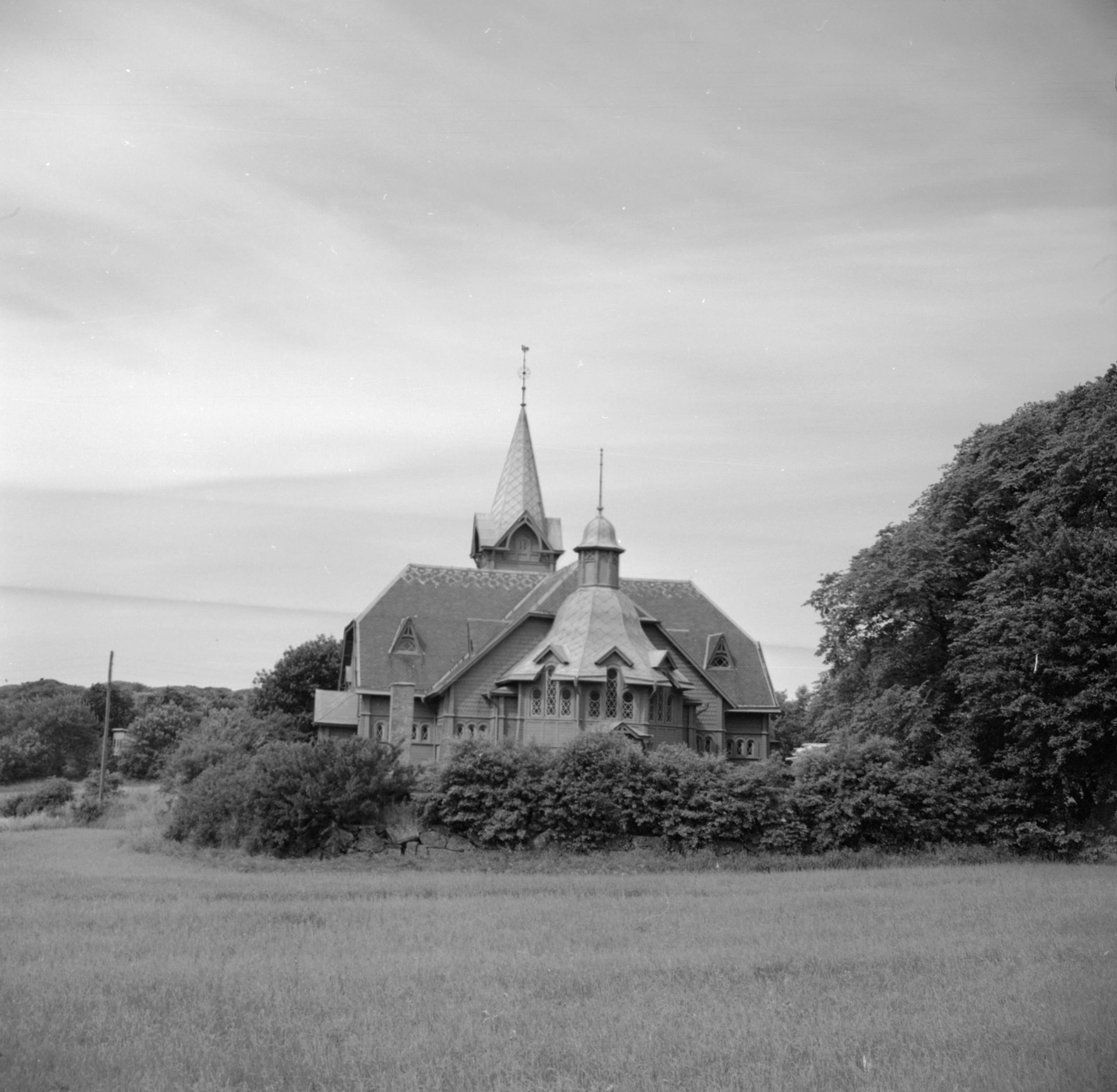 Reine Axel Unnerbäck, Morlanda, Hällevikstrands kyrka