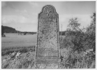 Flo, vägmärke av kalksten, daterat år 1764