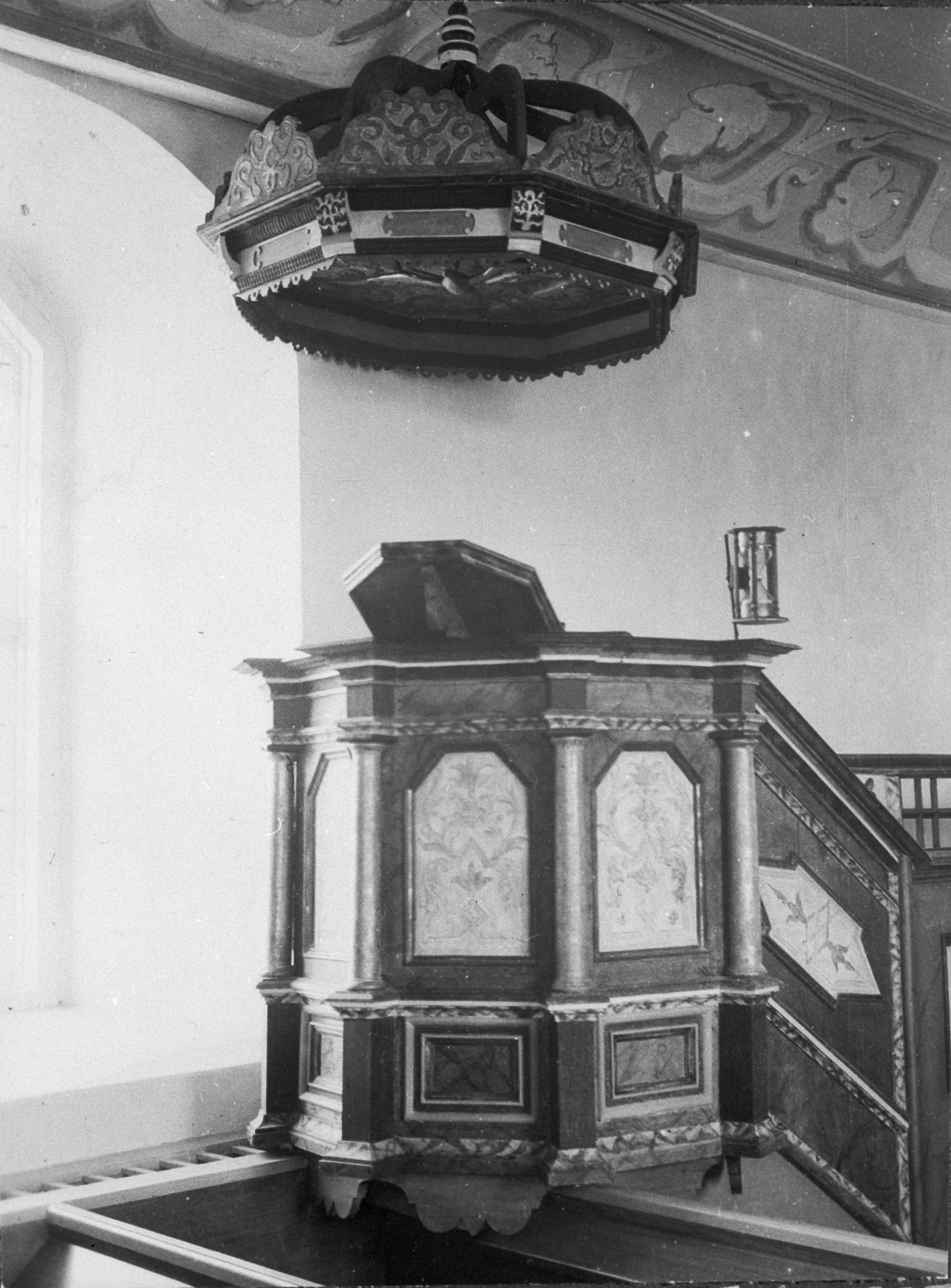 Olle Hellström, Väla kyrka