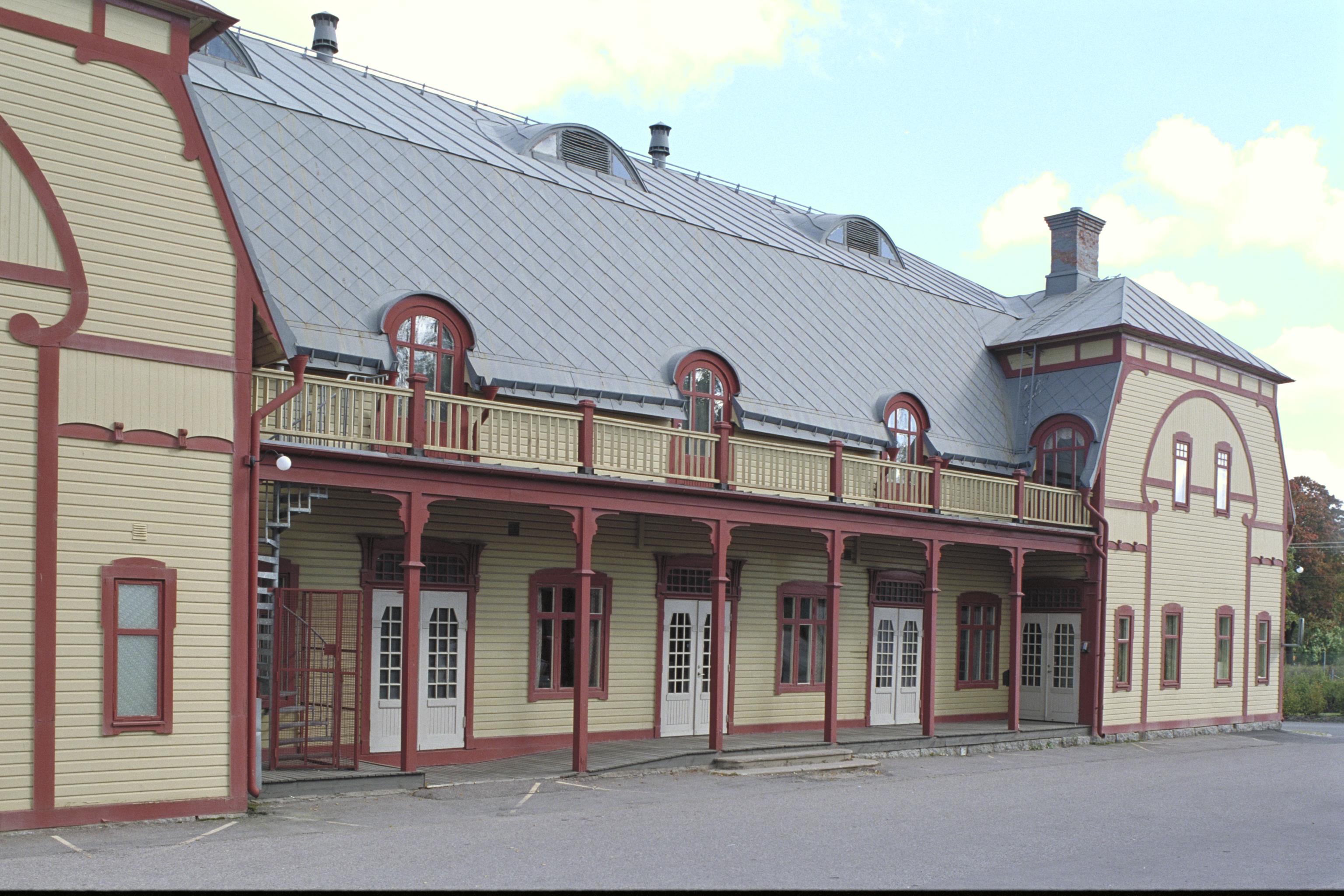 Bengt A Lundberg, Motala folkets hus