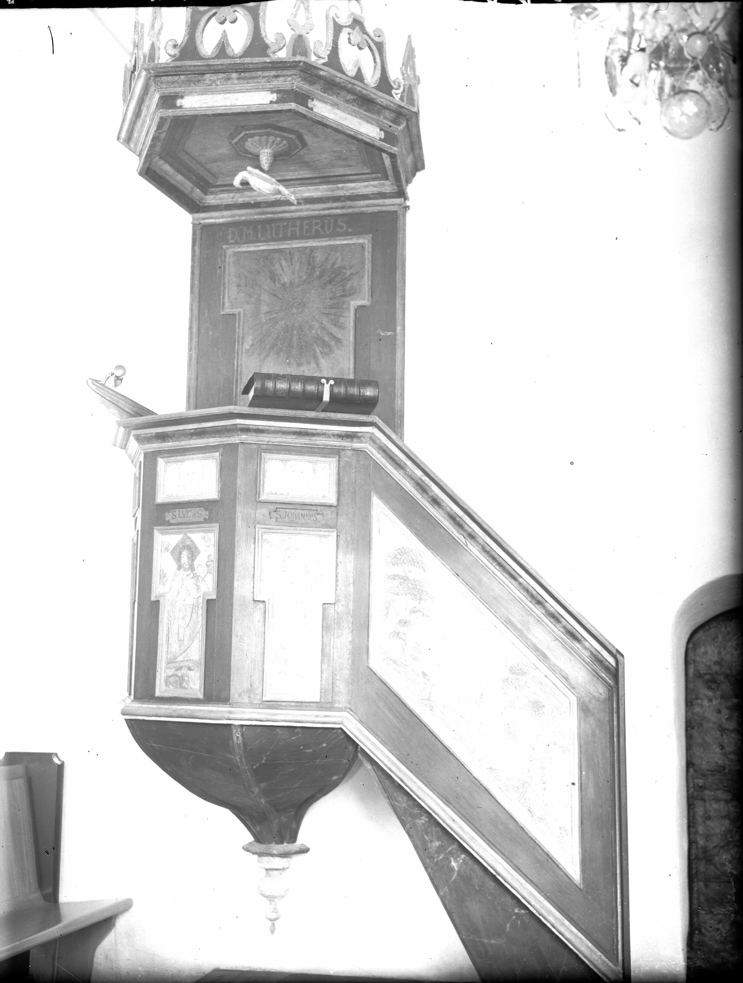 Olle Hellström, Täby kyrka