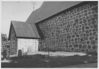 Edsbro kyrka, norra fasaden