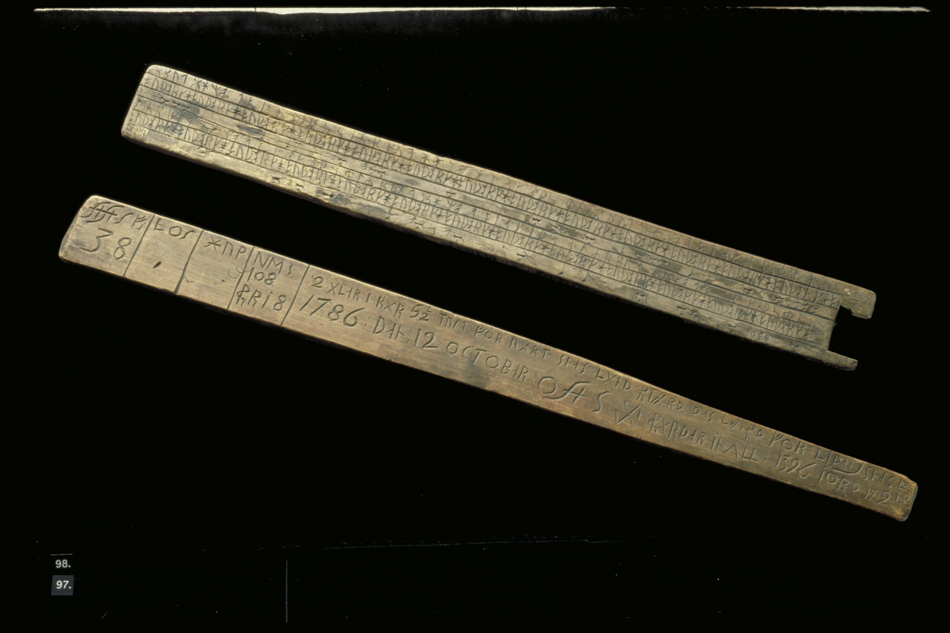 Bengt A Lundberg, Kat nr 097 + 098 Primstav + Gärdegårdslängd