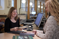 Interiör av biblioteket