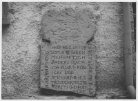 Börstigs kyrka, på sakristians vägg uppsatta 1600-talsgravstenar