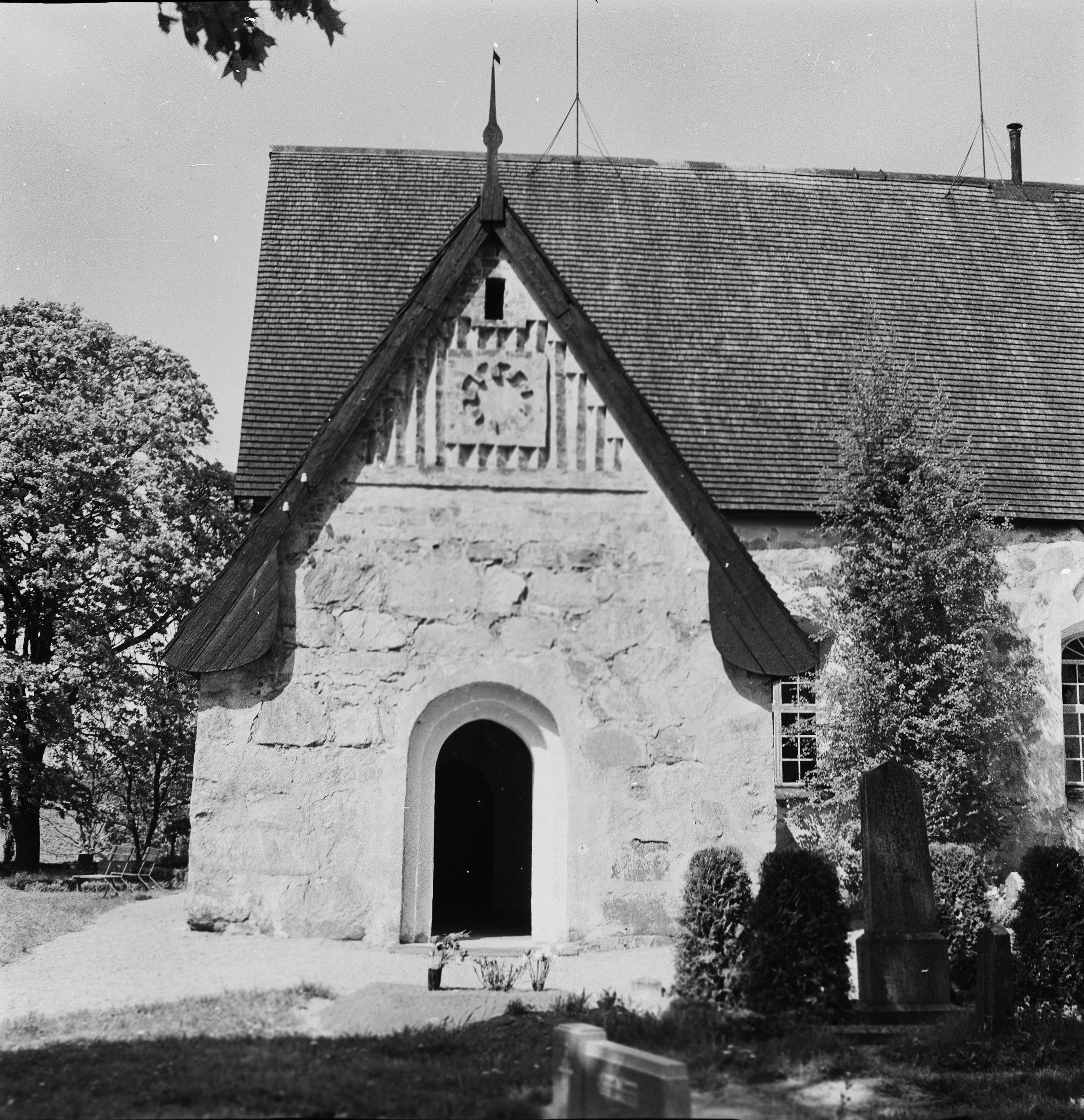 Nils Lagergren, Rö kyrka