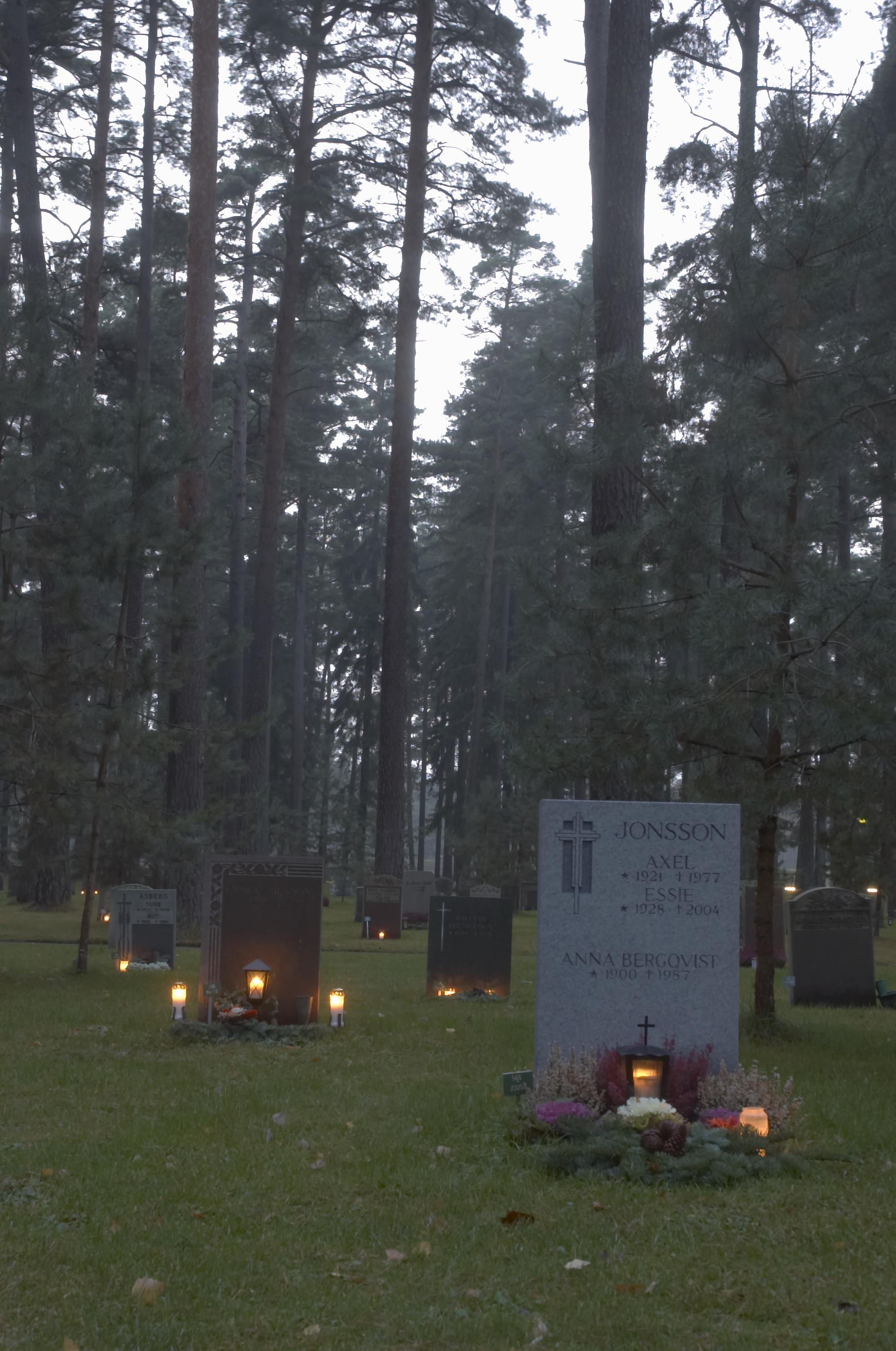 Bengt A Lundberg, Skogskyrkogården