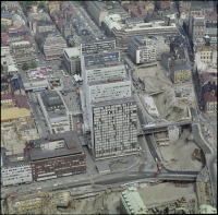 Hötorgsskraporna och Sergels torg med riksgropen i förgrunden.