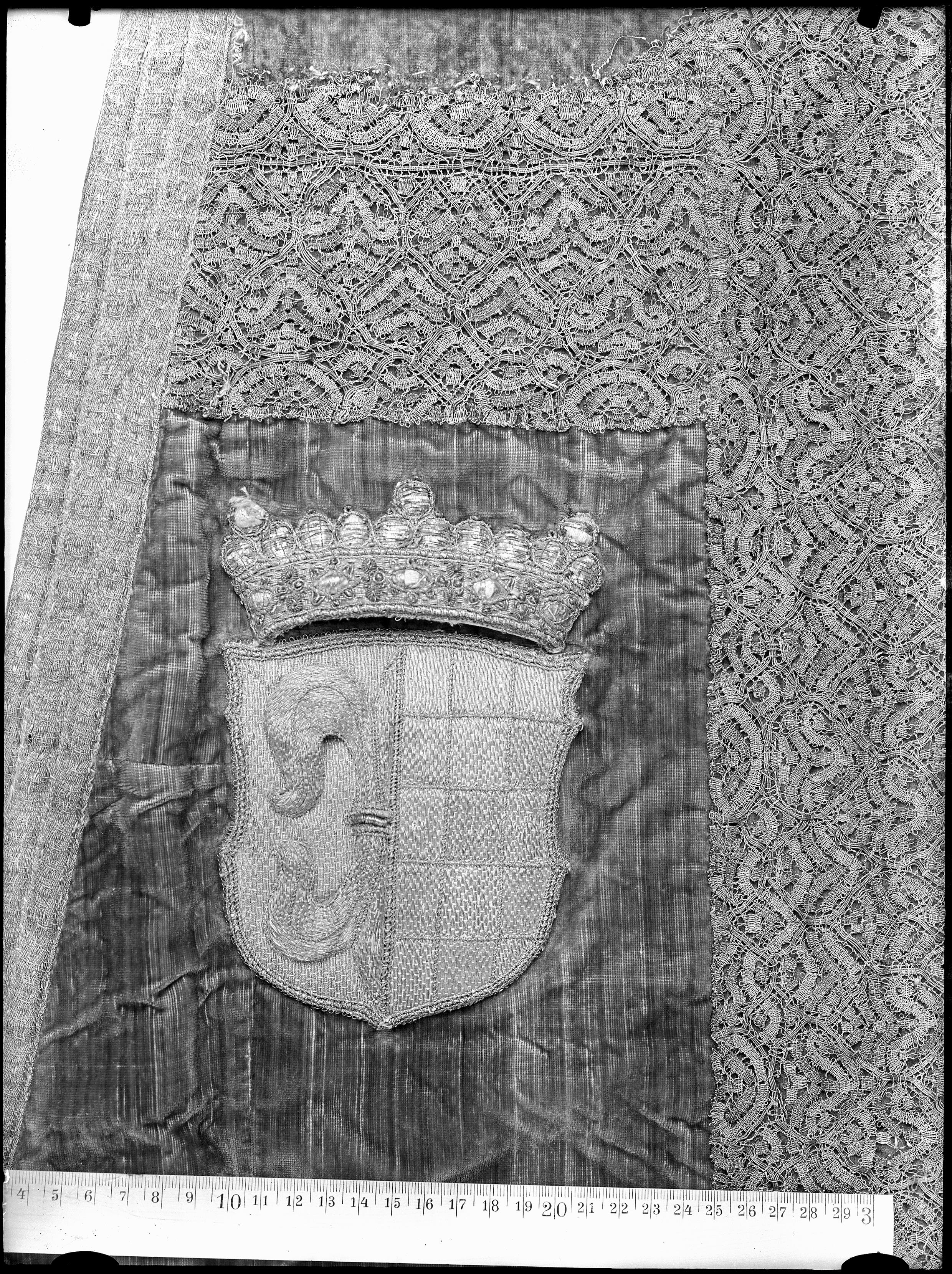 Nils Åzelius, Helgarö kyrka