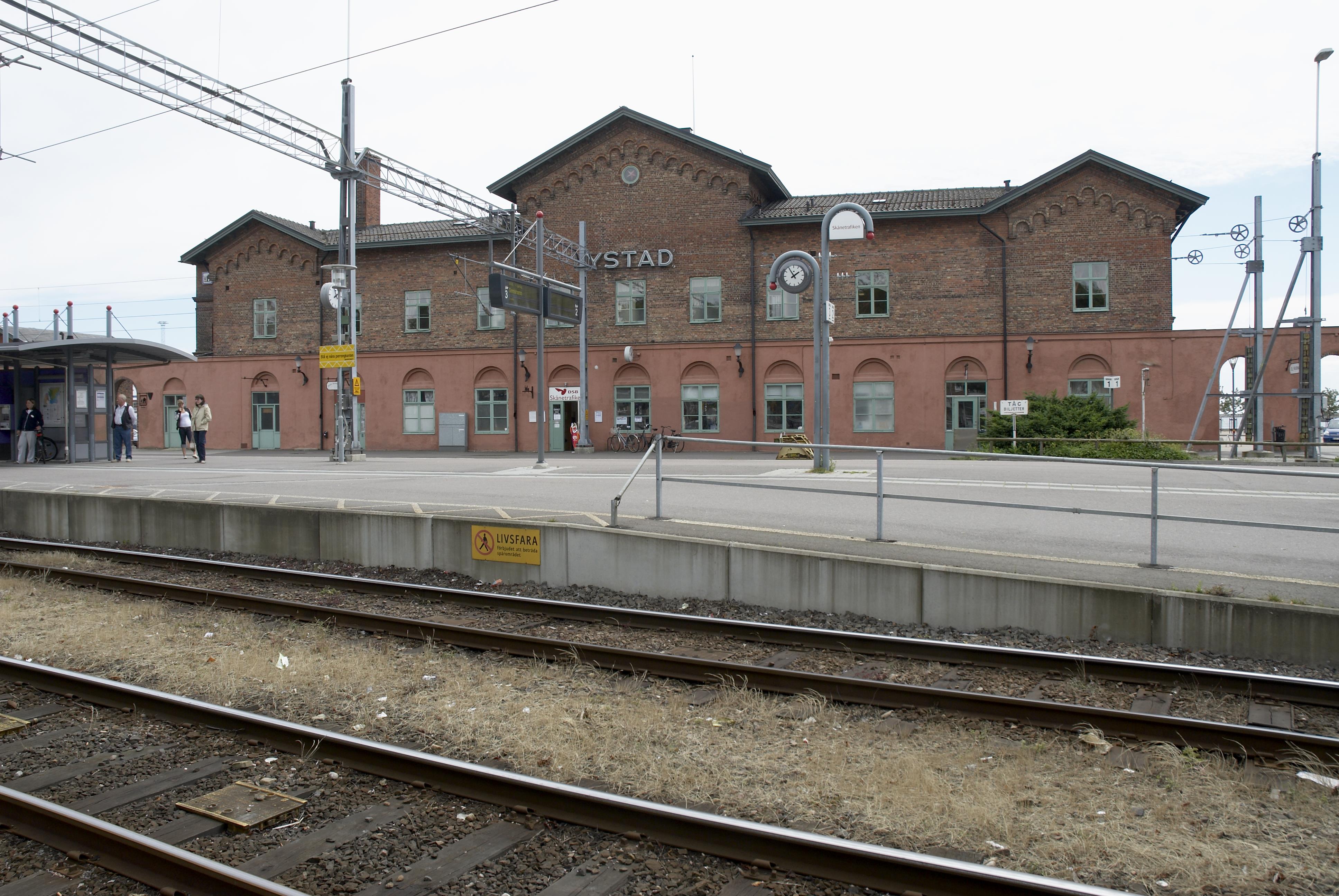 Bengt A Lundberg, Ystads station