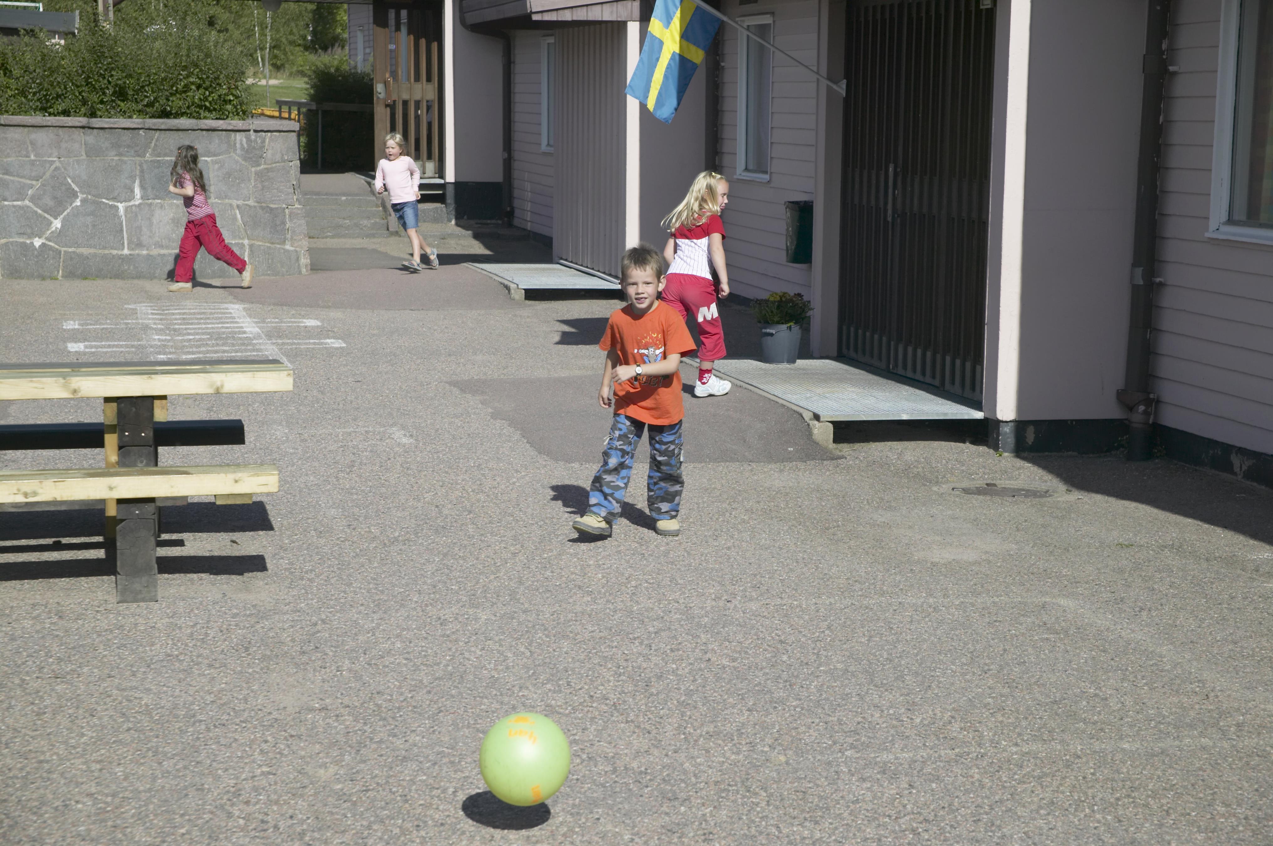 Bengt A Lundberg, Vallargärdets skola
