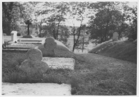 Vartofta-Åsaka kyrkogård, gravmonument från 1600-talet