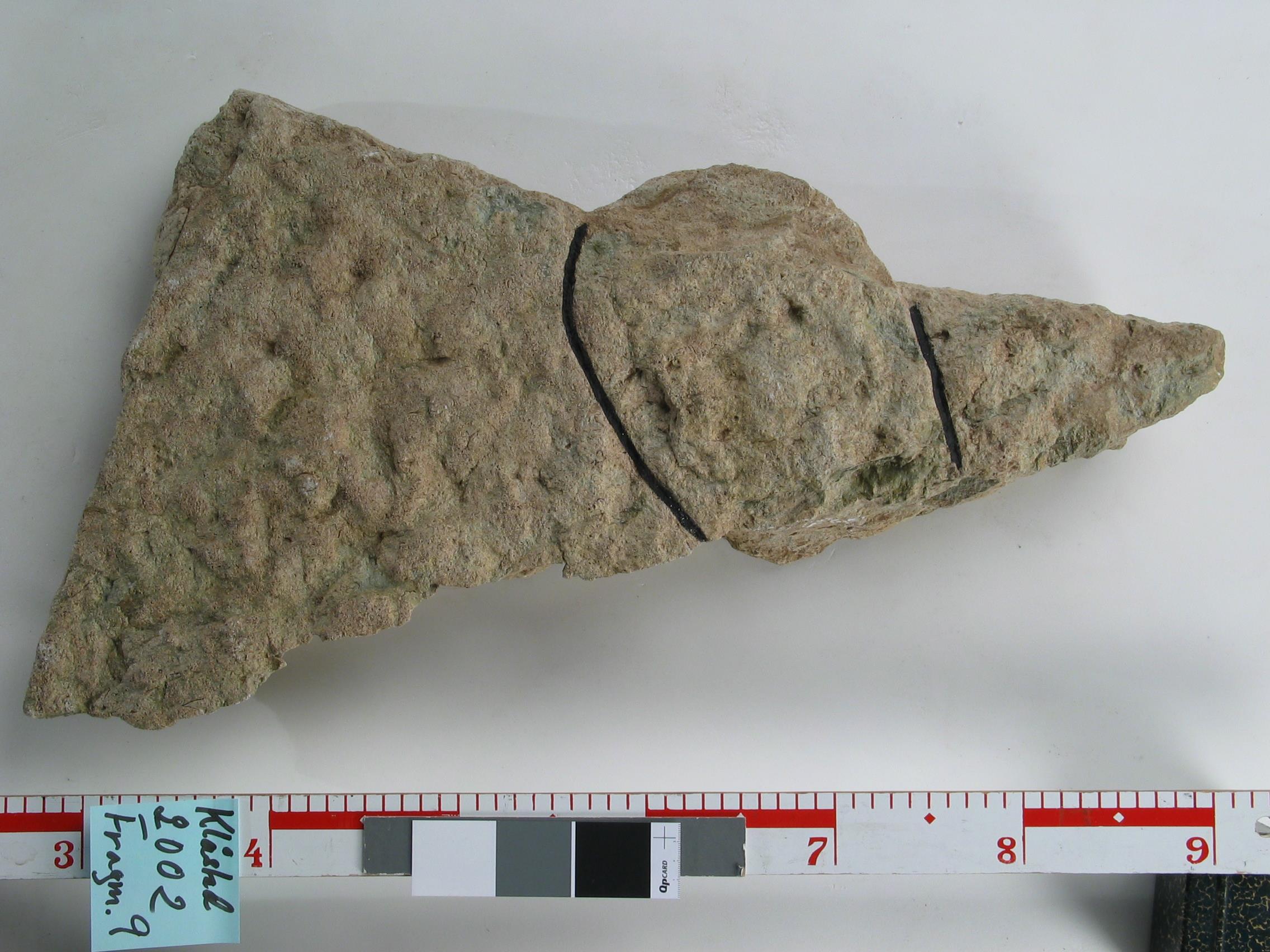 Bengt A Lundberg, ÖgNf2001 Klosterstad stenfragment