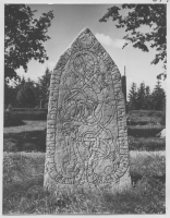 Sandby kyrkogård, runinskrifter