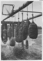 Gårdskär, fiskehamnen med sjöbodar och redskap