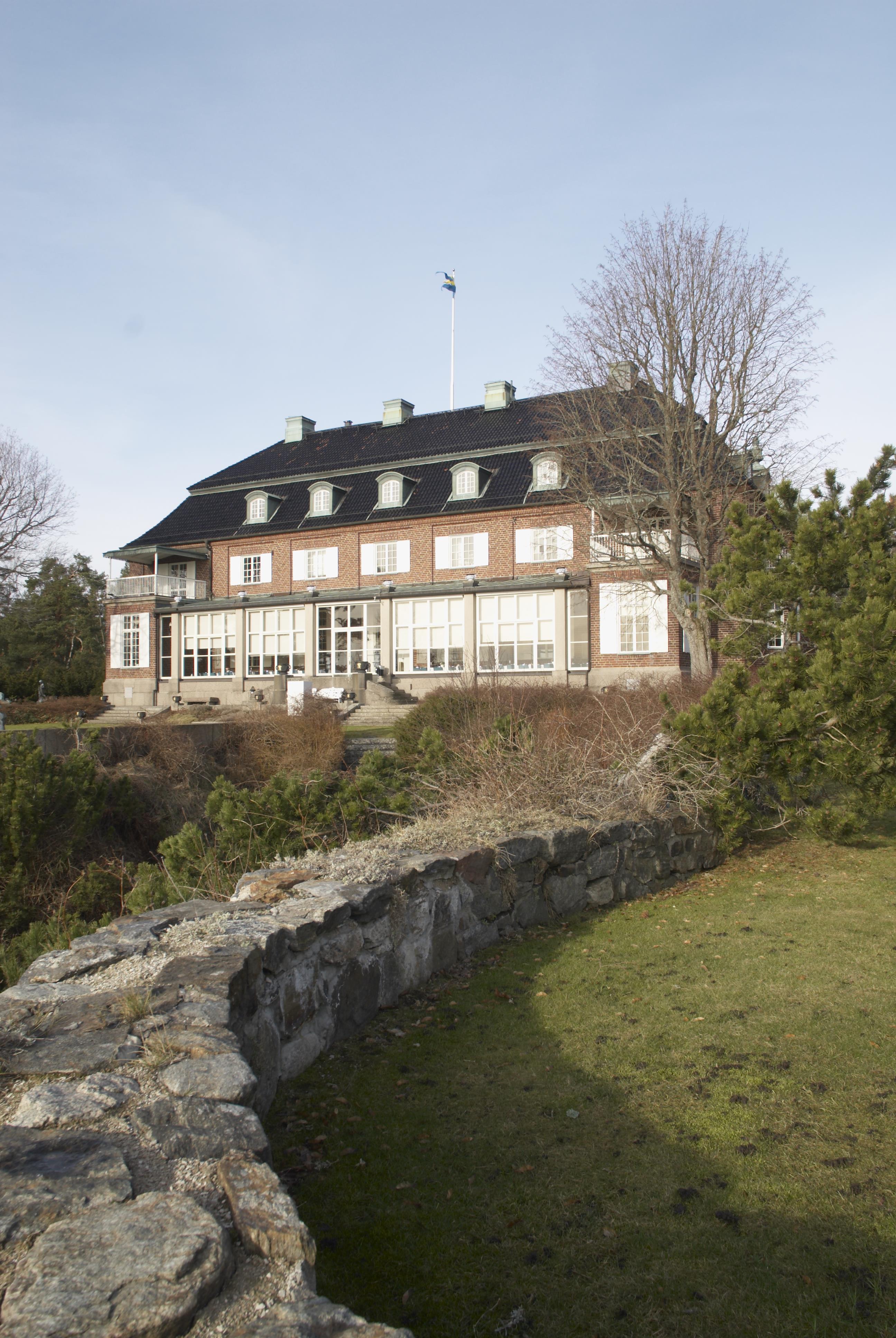 Bengt A Lundberg, Berga slott