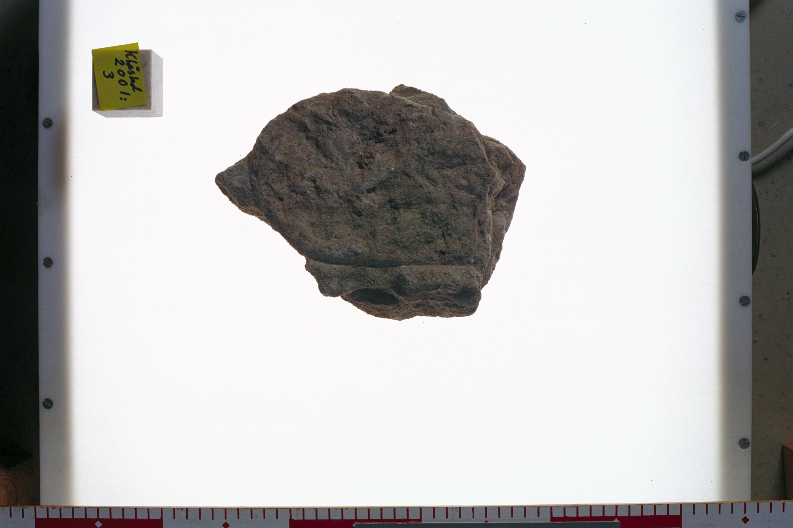 Bengt A Lundberg, ÖgNf2000 Klosterstad fragment med runor